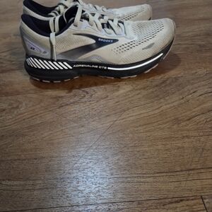 Brooks Adrenaline GTS 23 Women’s Running Shoes Size 6